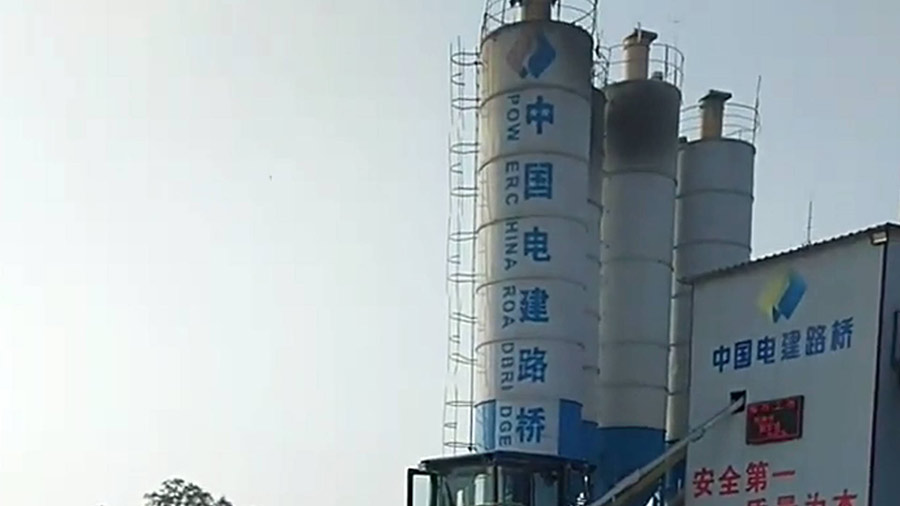 HC高速液压夯实机在中国电建路桥某厂房地基压实项目中使用