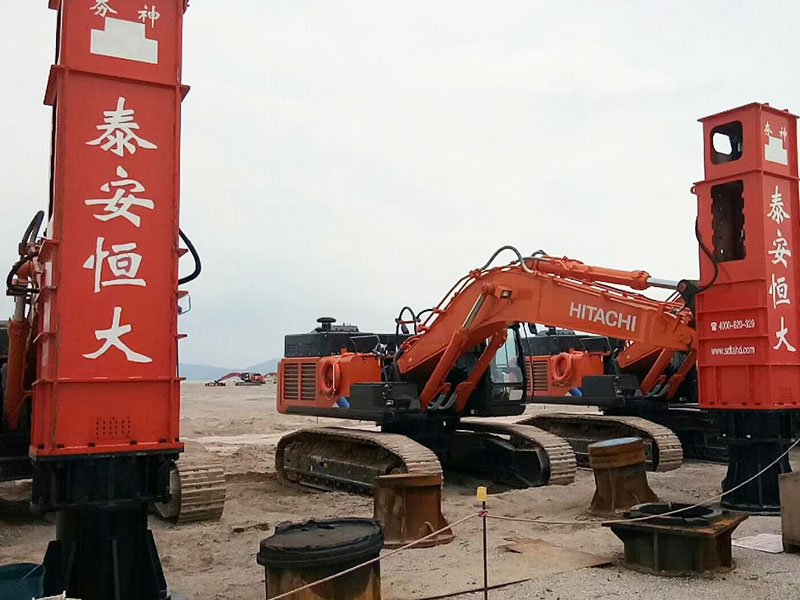 84千焦高速液压夯实机搭配HITACHI挖掘机在香港国际机场施工