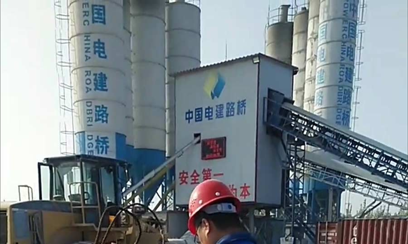 HC高速液压夯实机在中国电建路桥某厂房地基压实项目中使用