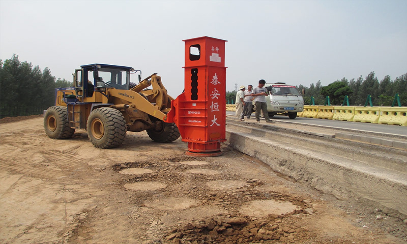 铲车夯机在广州西二环高速公路中的应用（HC液压夯实机桥涵台背施工技术）